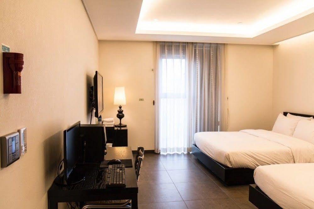 G Tourist Hotel Wolmido Інчхон Екстер'єр фото